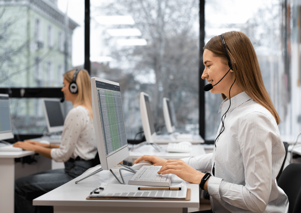 Mulher contratada por Terceirização de Call Center - Plansul Consultoria
